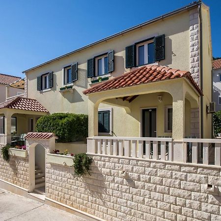 Apartmani Filipic Бол Екстериор снимка