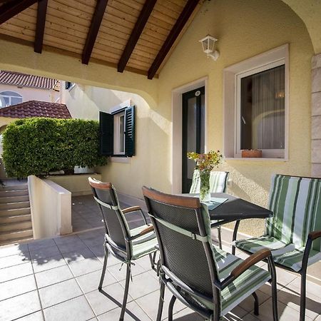 Apartmani Filipic Бол Екстериор снимка