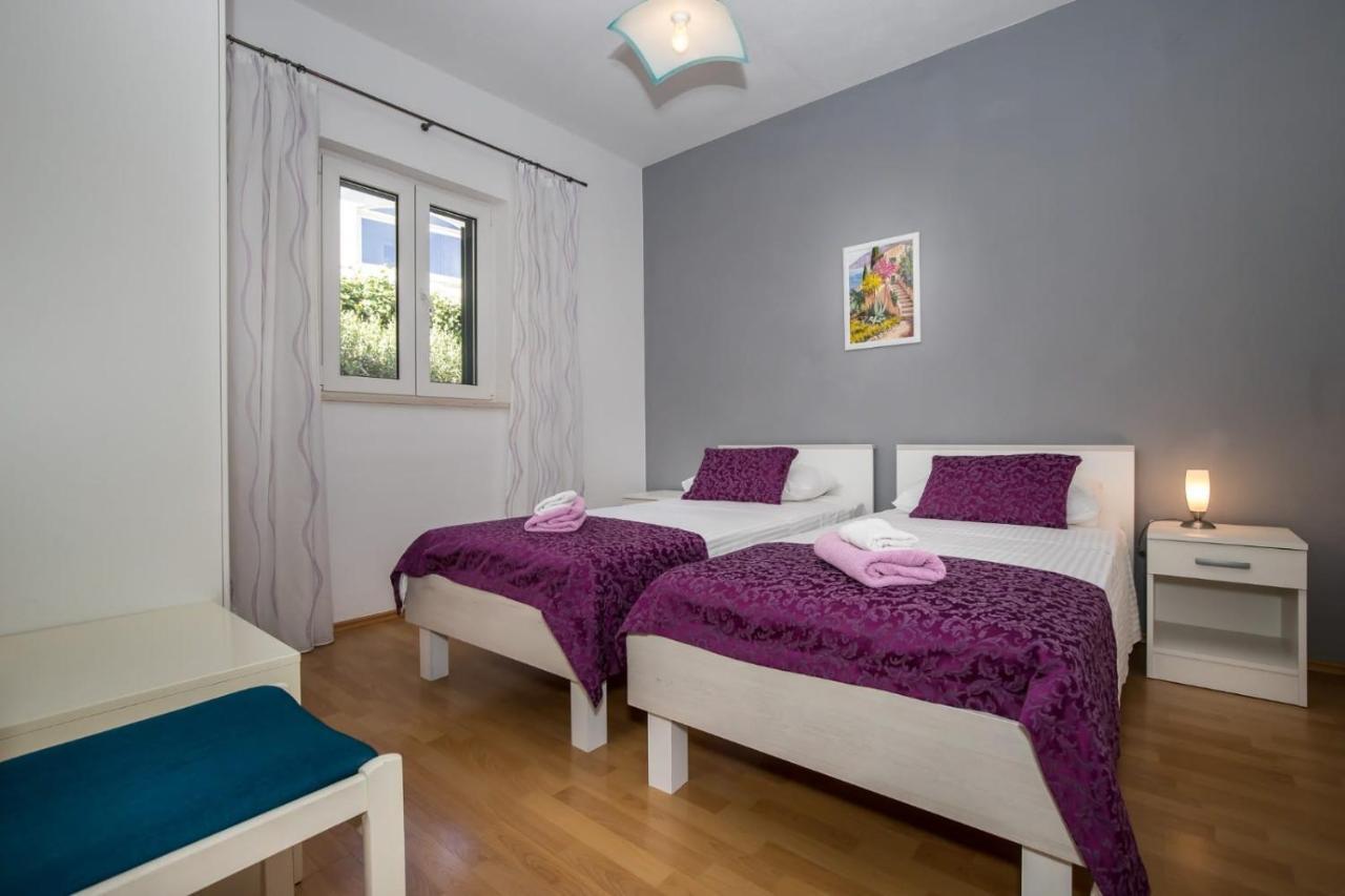 Apartmani Filipic Бол Екстериор снимка