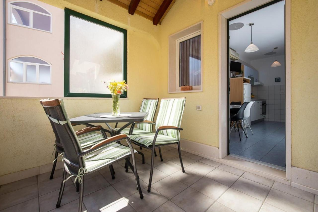 Apartmani Filipic Бол Екстериор снимка