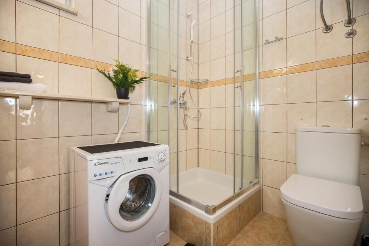 Apartmani Filipic Бол Екстериор снимка