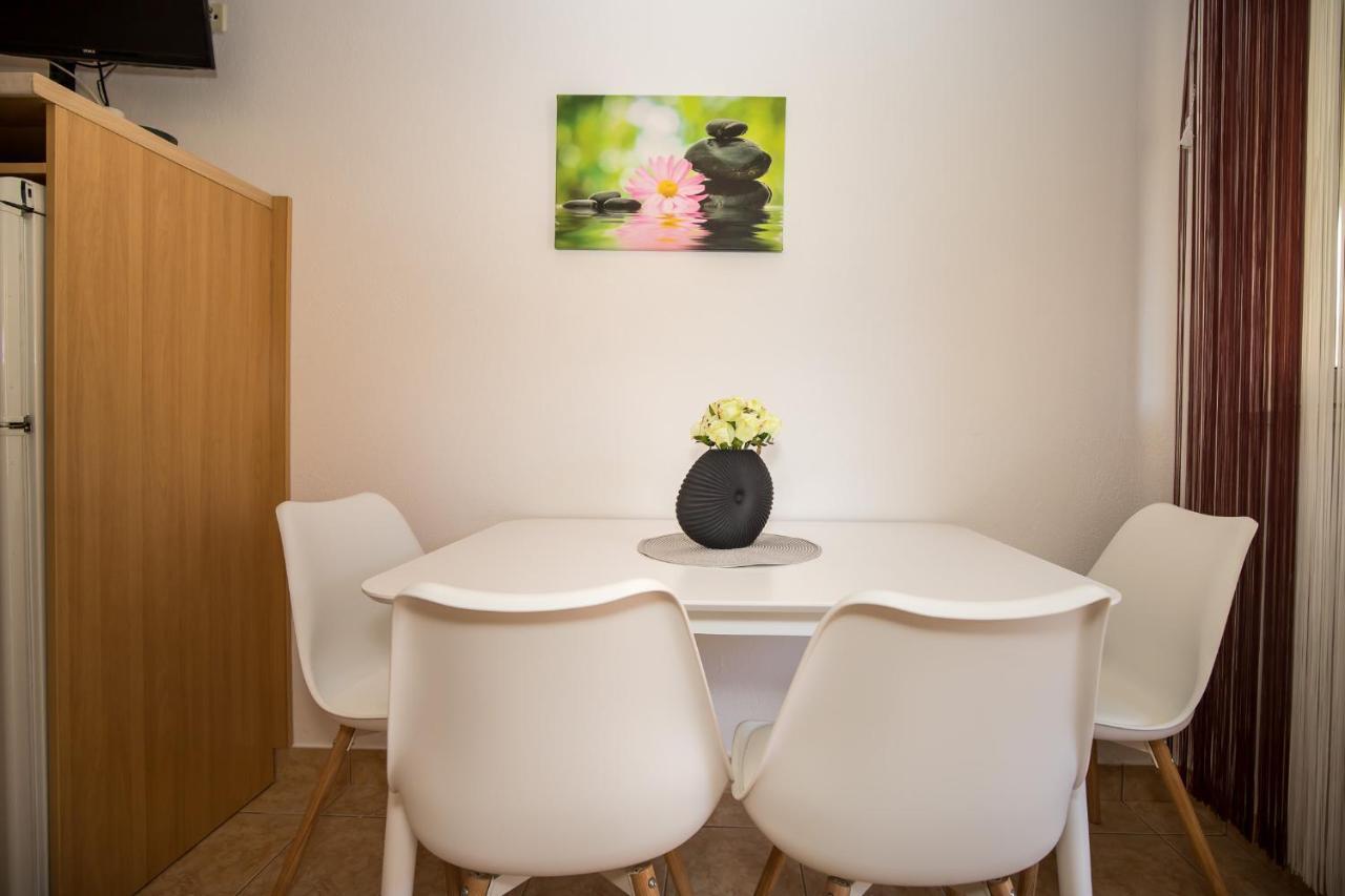 Apartmani Filipic Бол Екстериор снимка