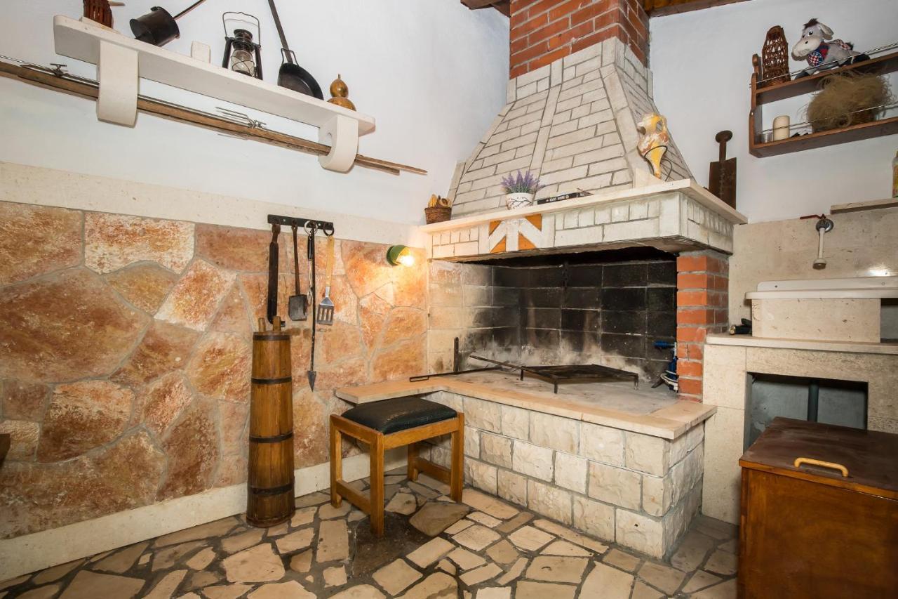 Apartmani Filipic Бол Екстериор снимка