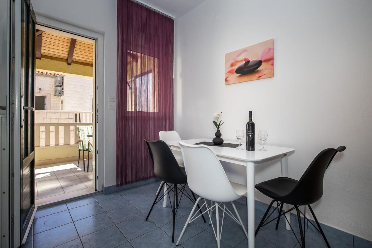 Apartmani Filipic Бол Екстериор снимка